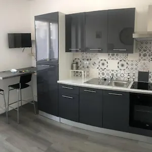 Yannadal/studio Cosy Avec Vraie Cuisine à Recouvrance/ Proche Tram/bus Et Proximité Avec L'arsenal Appartement Brest